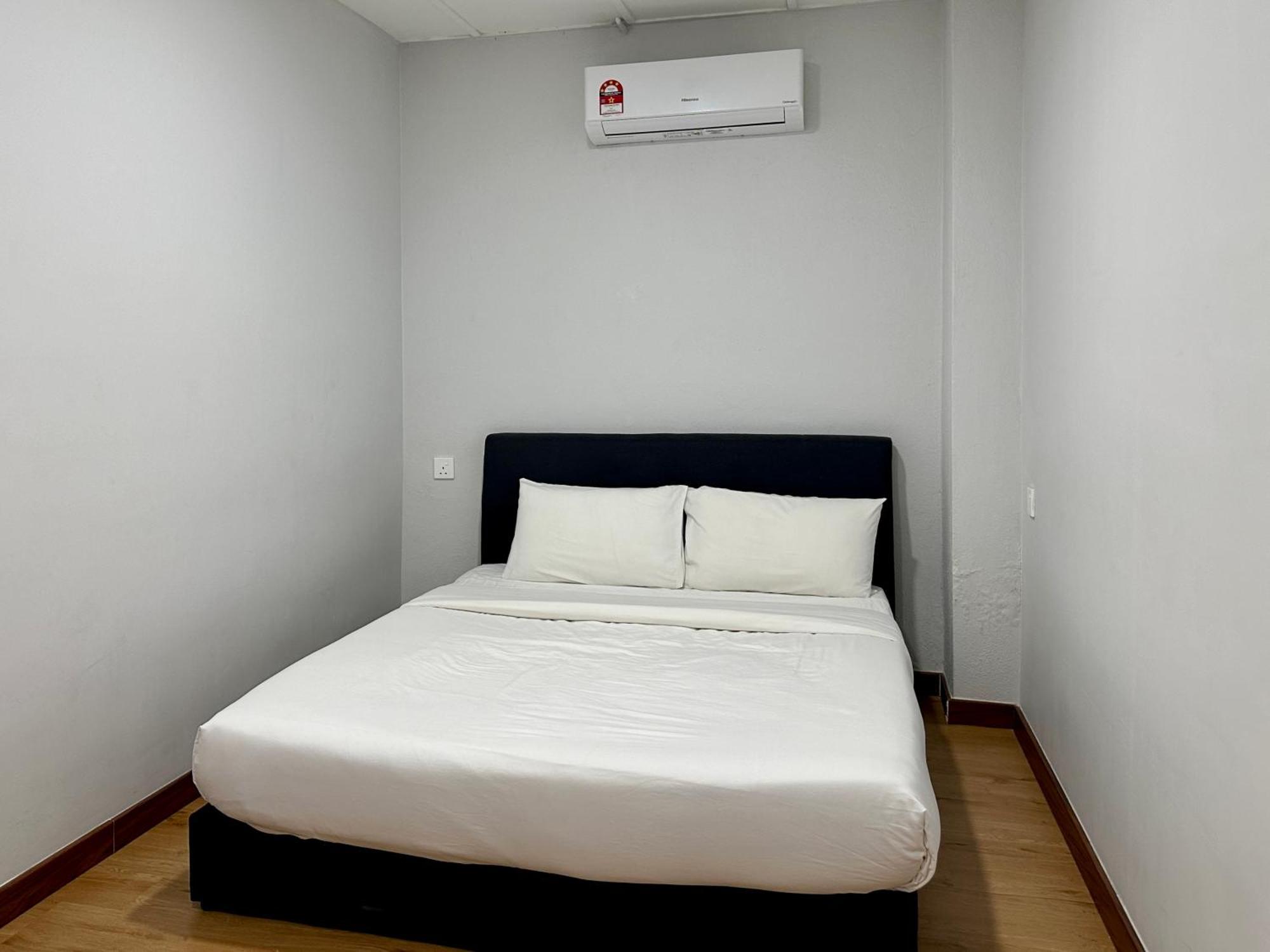 Lili Stay By The Beach George Town Room photo